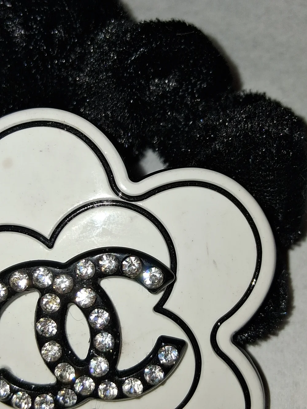 Chanel VIP/GWP White Flower Black VELVET Hair Tie with Crystal Logo.Vintage 1999
